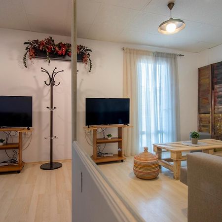 Modern City Apt In The Heart Of Heraklion Buitenkant foto